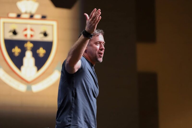 fb-1094082193990443_1294032619433205