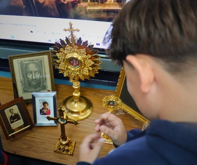 fb-325330457584074_1267071102130384