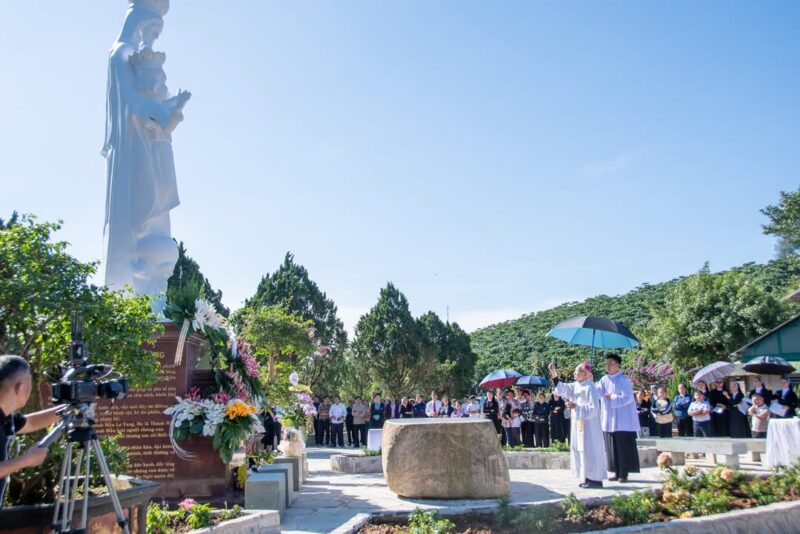 fb-161015470626458_1251825806981491