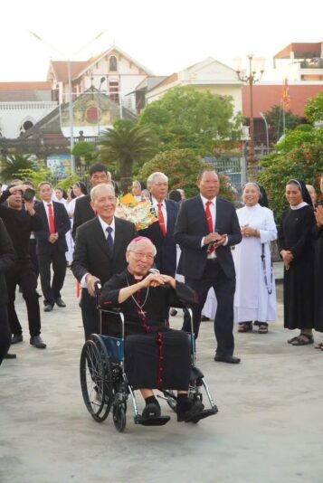 fb-732768673513037_1154352303488319