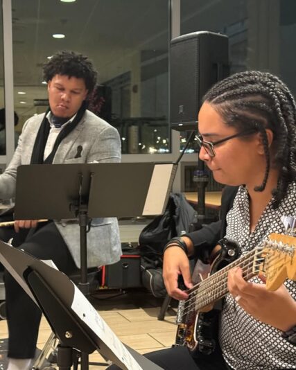 fb-254469157605_1247654607405324