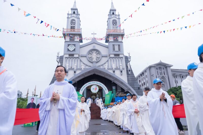 fb-104570015177619_864785529390528