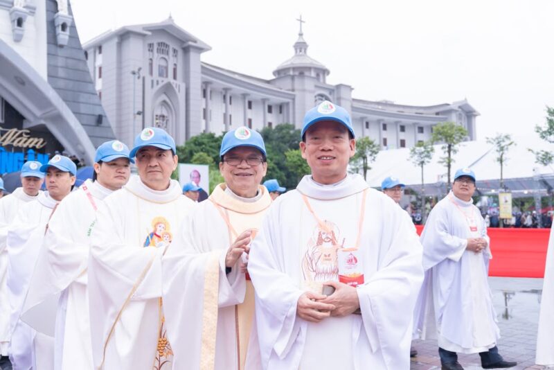 fb-104570015177619_864785529390528