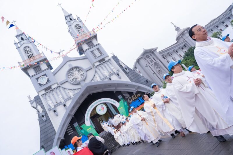 fb-104570015177619_864785529390528