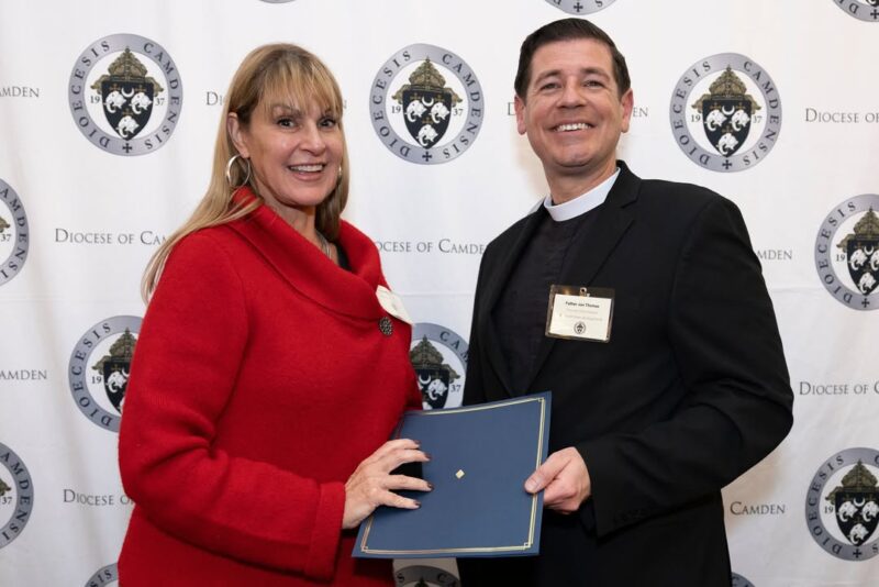 fb-1094082193990443_1299141525588981