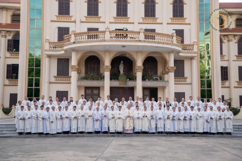 fb-732768673513037_1157840643139485