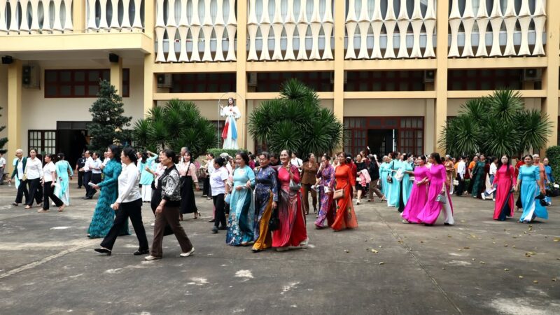 fb-585442494803518_1258195849678295