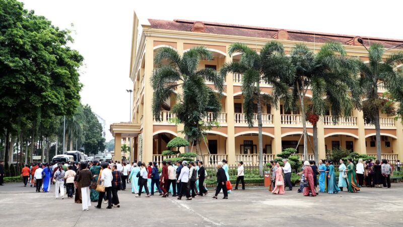 fb-585442494803518_1258195849678295