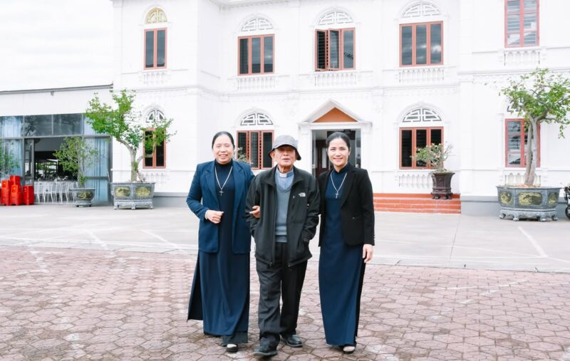 fb-104570015177619_866505075885240