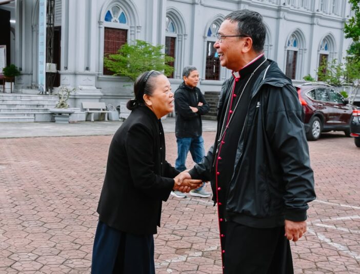 fb-104570015177619_866505075885240