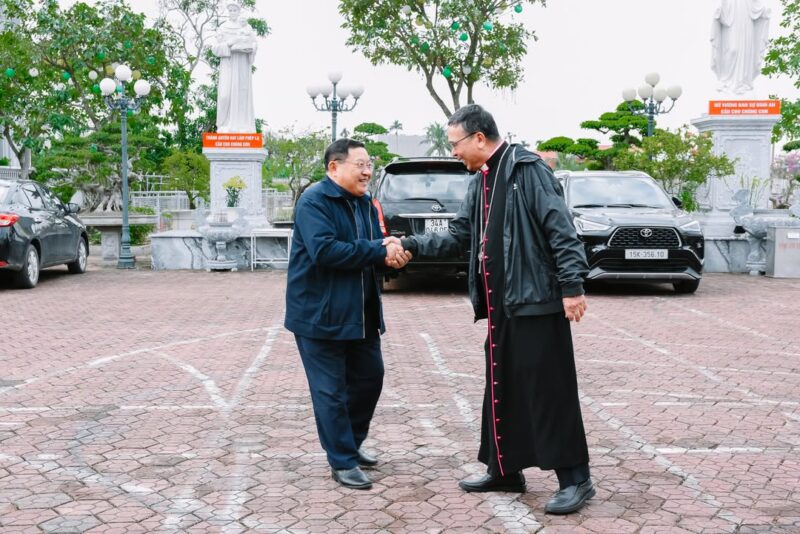 fb-104570015177619_866505075885240