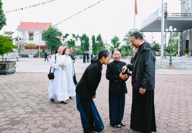 fb-104570015177619_866505075885240