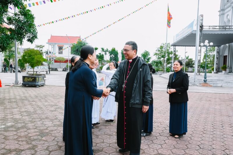 fb-104570015177619_866505075885240