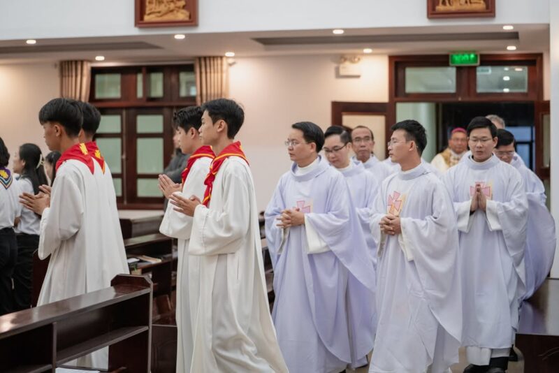 fb-104570015177619_868034645732283