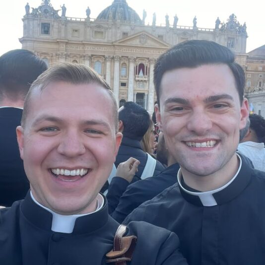 fb-355703527834405_1142372721266865