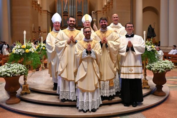 fb-355703527834405_1148755363961934