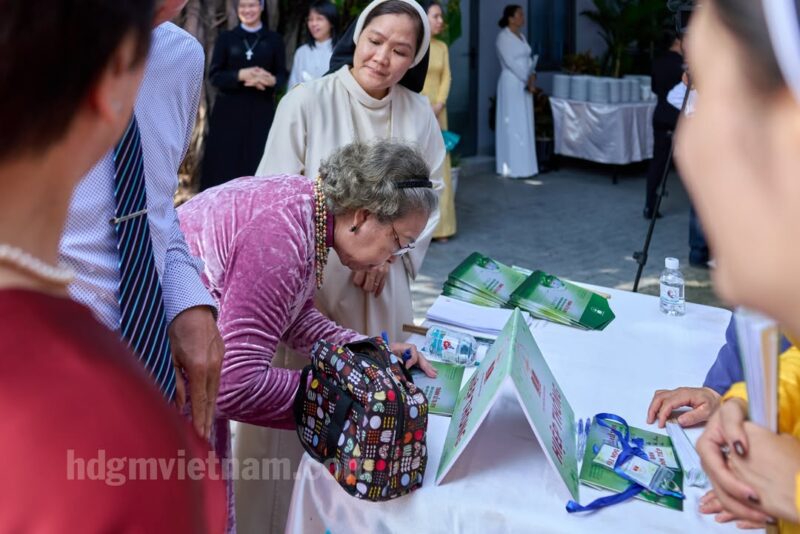 fb-1407235966182611_1020184836925552