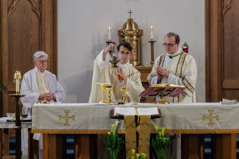 fb-424801330909662_1150694800417529