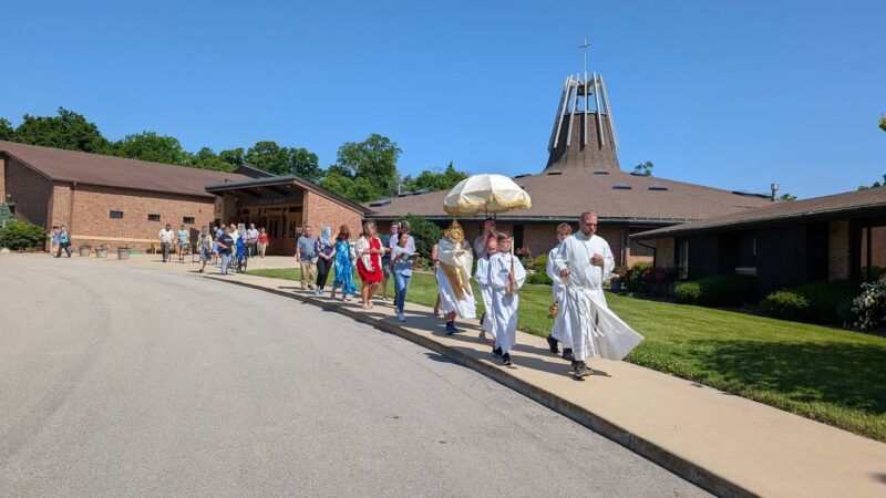 fb-355703527834405_1177715647732572