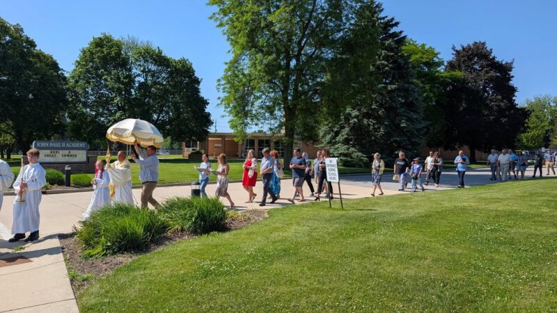 fb-355703527834405_1177715647732572