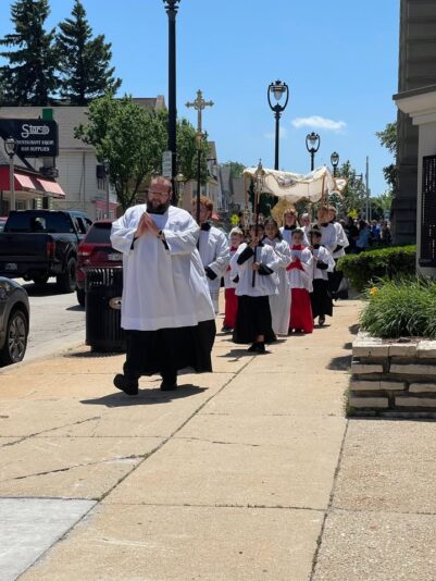 fb-355703527834405_1177713094399494