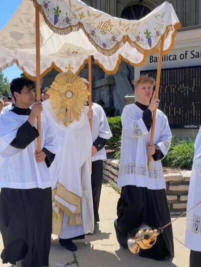 fb-355703527834405_1177713094399494