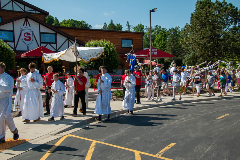 fb-355703527834405_1177707297733407