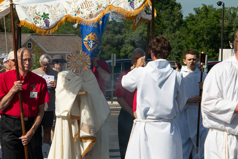 fb-355703527834405_1177707297733407