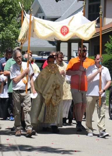 fb-355703527834405_1178551534315650