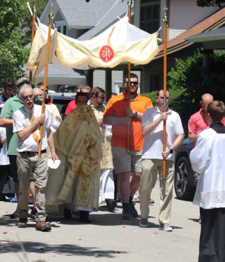 fb-355703527834405_1178551534315650