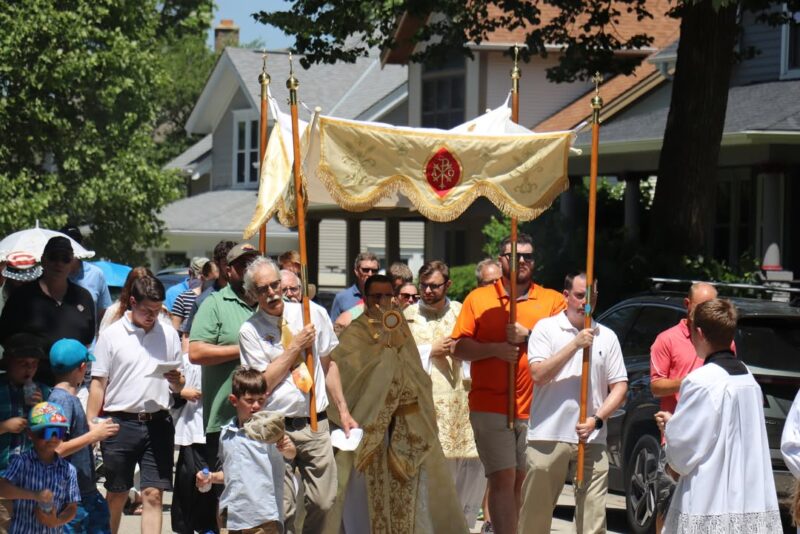 fb-355703527834405_1178551534315650