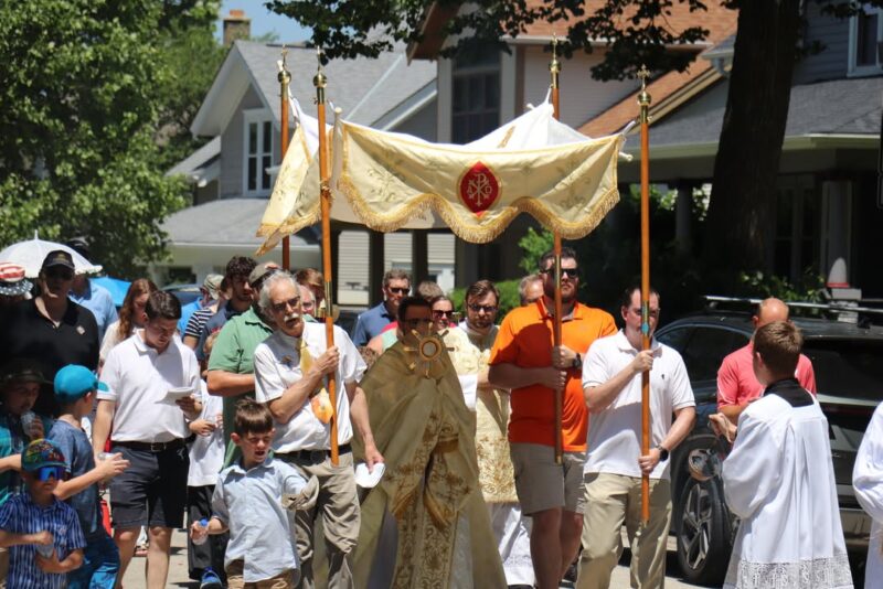 fb-355703527834405_1178551534315650