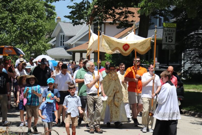 fb-355703527834405_1178551534315650