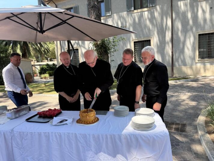 fb-355703527834405_1184401363730667