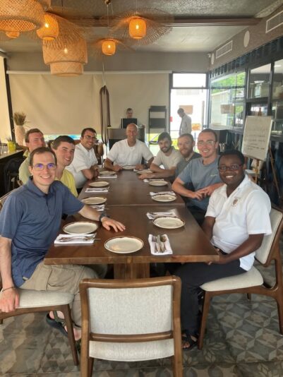 fb-355703527834405_1190113916492745