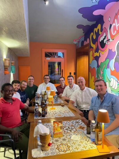 fb-355703527834405_1190113916492745