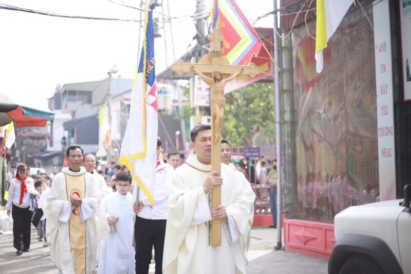 fb-104570015177619_870037995531948