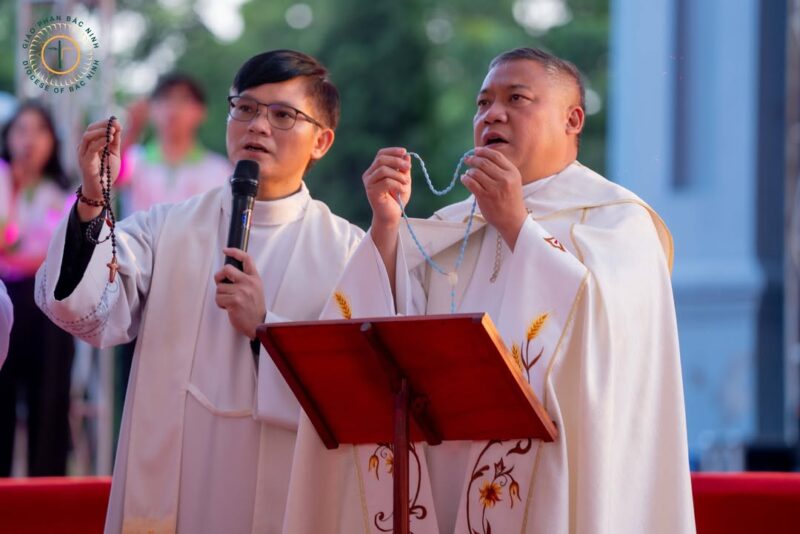 fb-732768673513037_1163444232579126