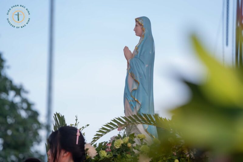 fb-732768673513037_1163444232579126