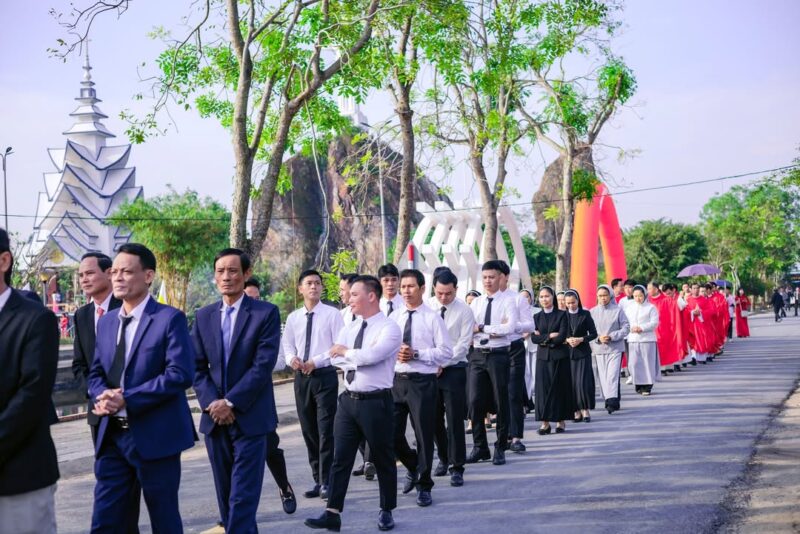 fb-285328895298373_856065860495664