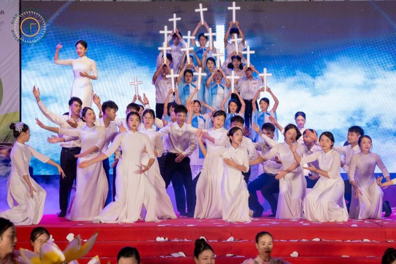 fb-732768673513037_1163575752565974