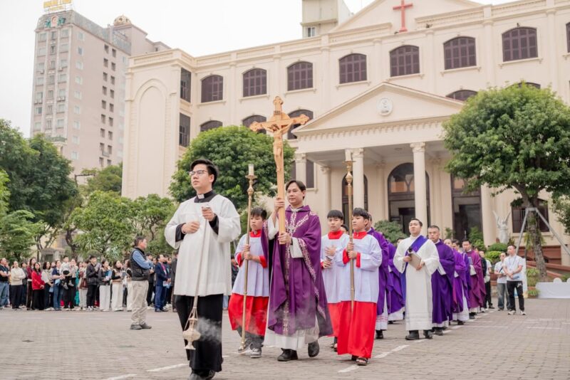 fb-104570015177619_873179981884416