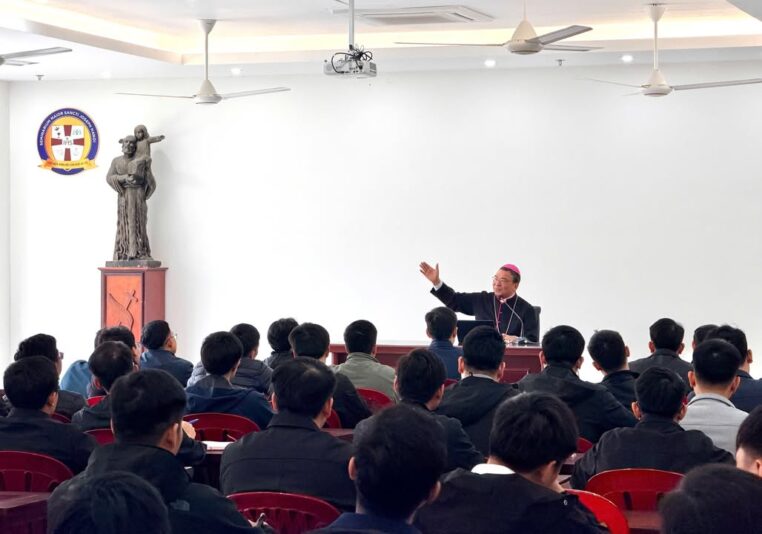 fb-104570015177619_873762451826169