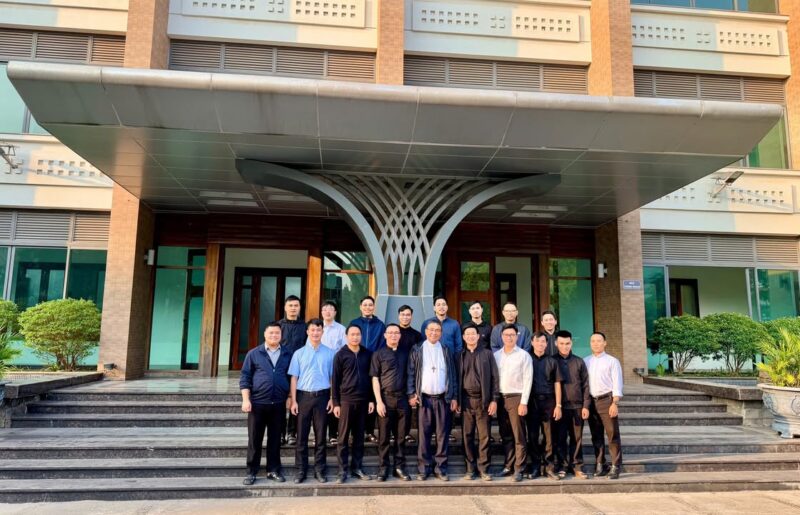 fb-104570015177619_874002355135512