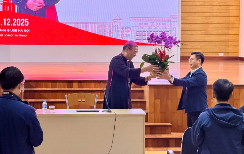 fb-104570015177619_874002355135512