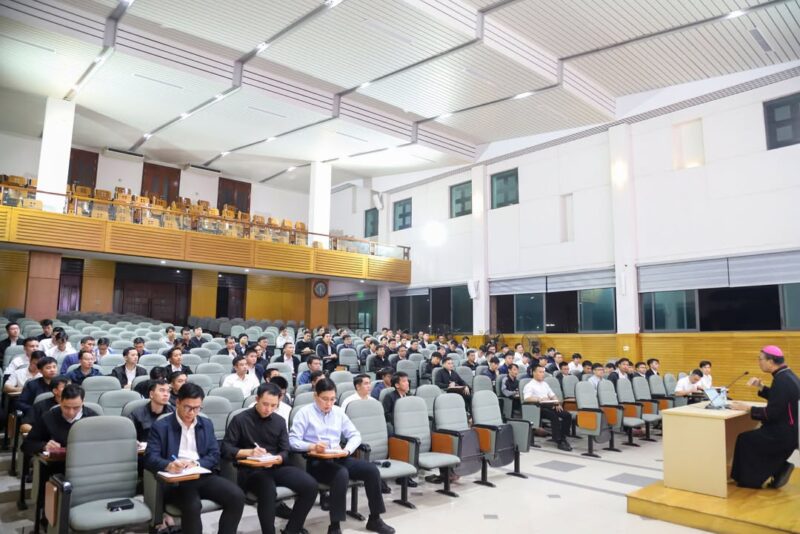 fb-1578851229095483_1259516586219580