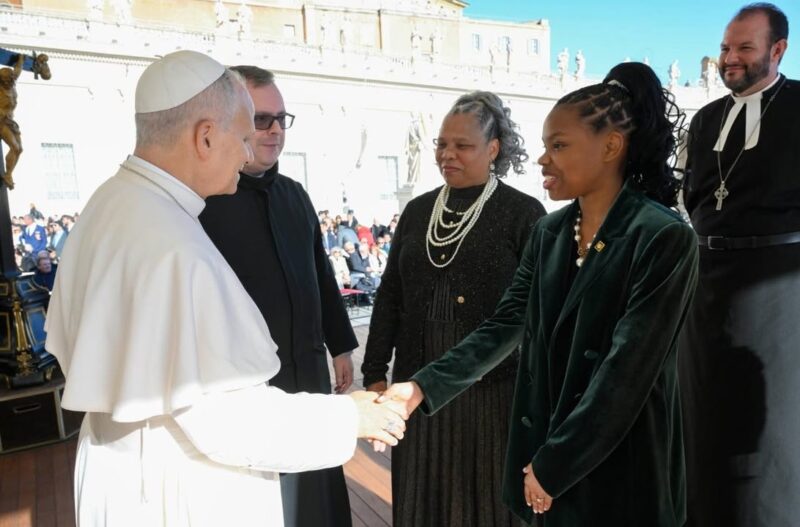 fb-107704176960_1253873400108136