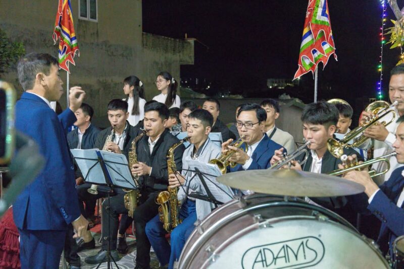 fb-104570015177619_876222391580175