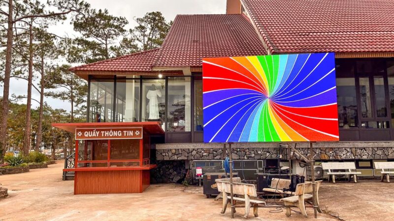 fb-355197651262616_1351362040352549