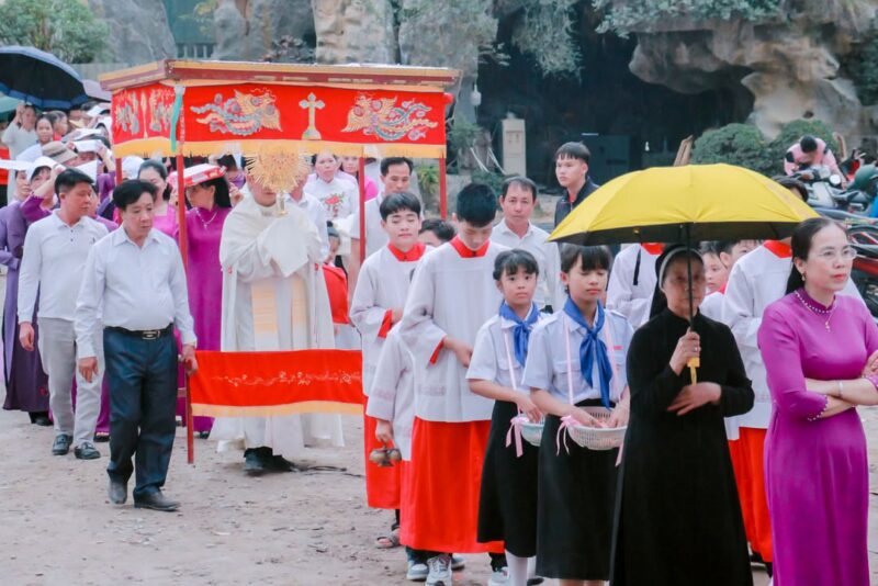 fb-1578851229095483_1264646042373301